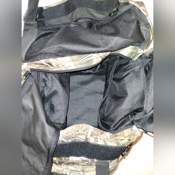 Game Winner Camo Duffle Duffel Hunting Camping Hiking Bag Advantage Max 4 - Picture 5 of 16